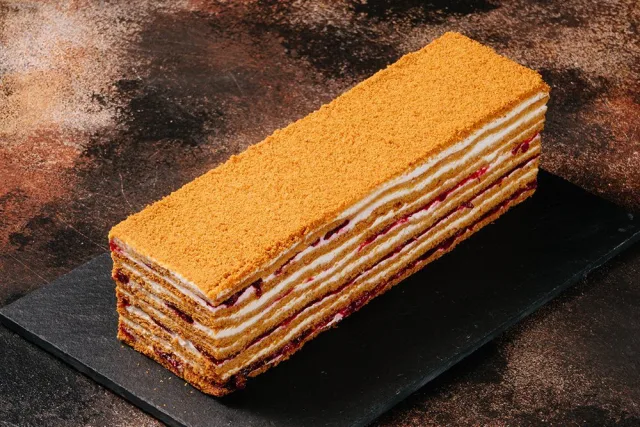 Торт Рыжик с брусникой