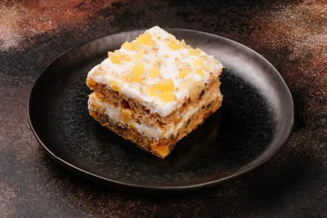 Морковный торт с персиками