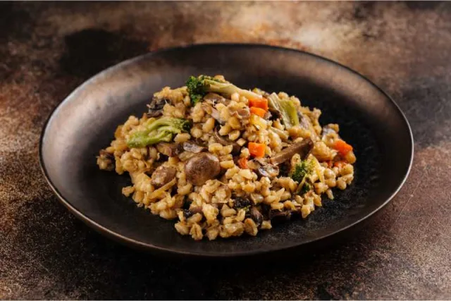Каша перловая с овощами